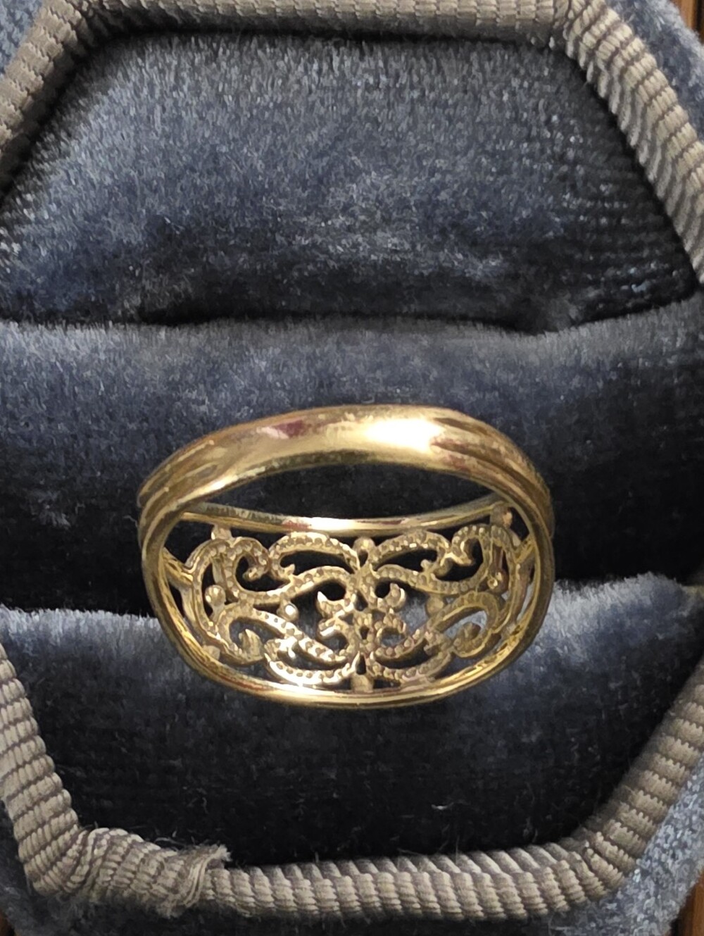 14k Filigree Yellow Gold Ring - Picture 7 of 12